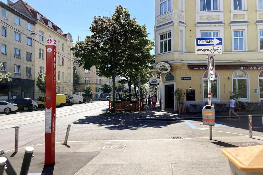 Vienna: Cozy 2-Room Apt. Buitenkant foto